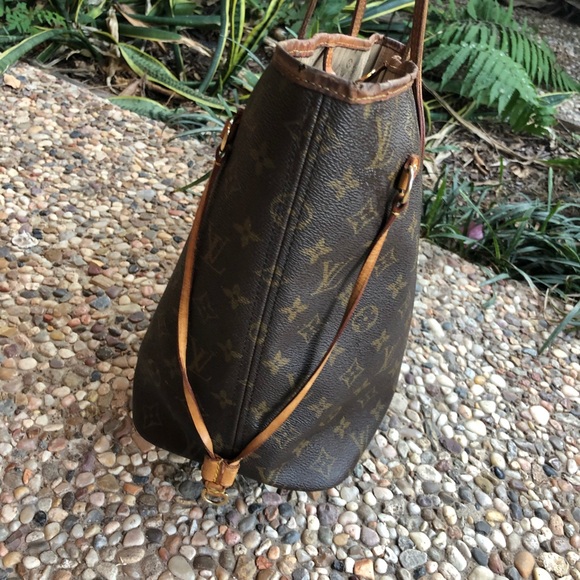 Louis Vuitton - Picture 7 of 8